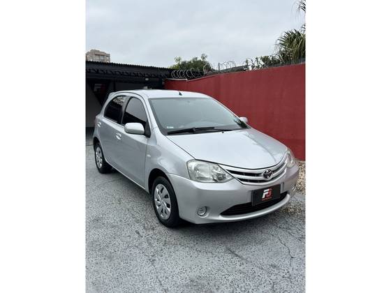 TOYOTA ETIOS 1.3 XS 16V FLEX 4P MANUAL TOYOTA ETIOS 1.3 XS 16V FLEX 4P MANUAL